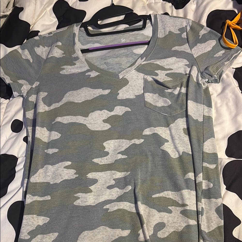 SO Women's Camouflage Short Sleeve Tee - Green and White